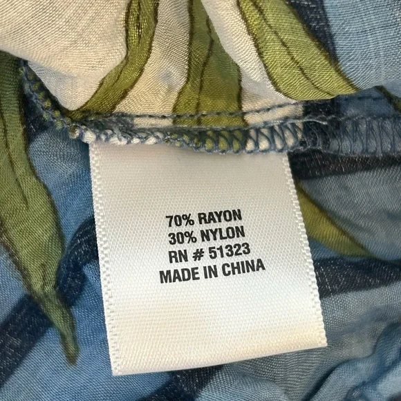 NWOT CeCe Women’s Floral Blouse - Picture 5 of 8